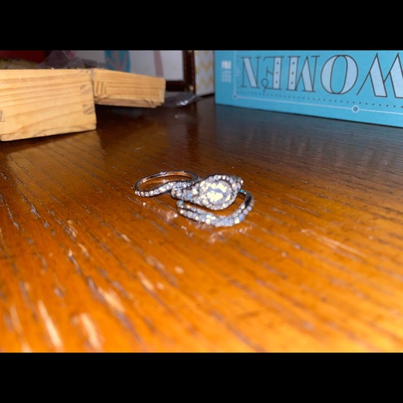 Jewelry - Size 9 ring